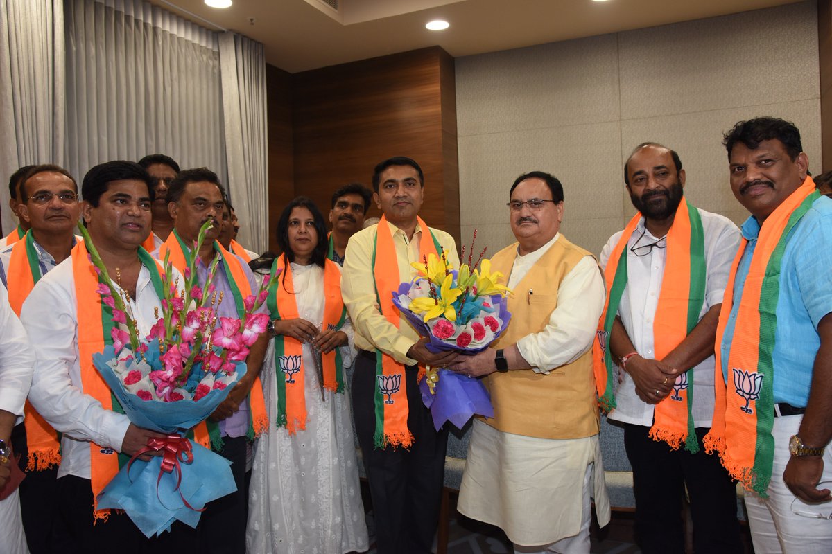 BJP4India's tweet photo. 10 Congress MLAs from Goa join BJP in presence of National Working President Shri @JPNadda at BJP HQ. #BJPMembership https://t.co/OUdQPyhmfX