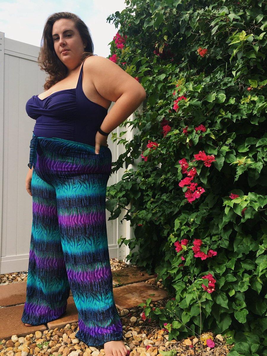 chels_britt's tweet photo. @rosyelement Grew up hating any bright, fun clothing, not wanting to draw attention to myself or my body. Fashion was a shield, not the self expression it’s become. It’s been one hell of a journey to get to where I am today. https://t.co/AtrEt2BUYy