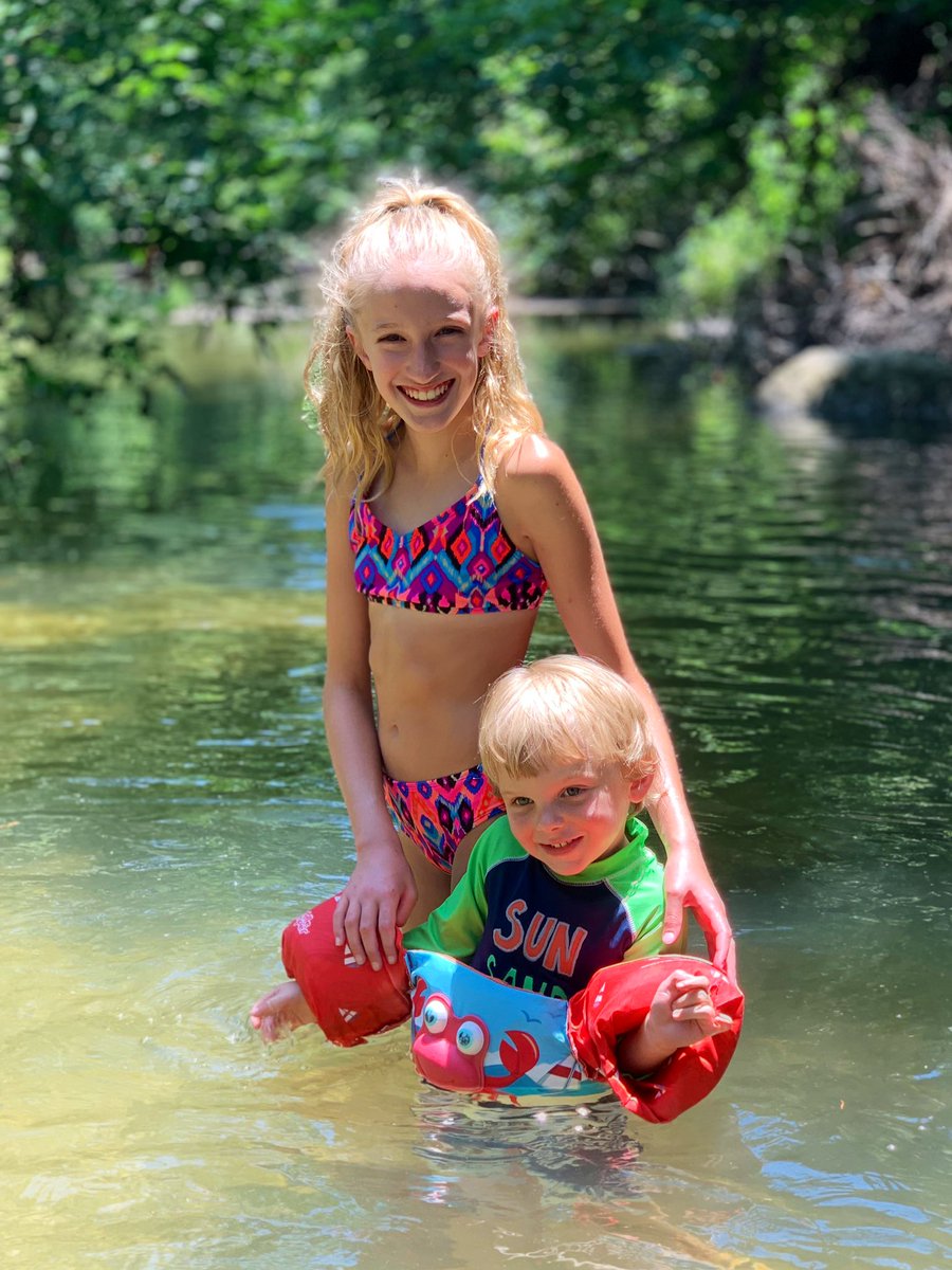 mamaMal3's tweet photo. Sunshine, lots of water and being with friends who are more like family = Madiyn living her best life. #Framily #austin2019 #goodtimesgreatfriends https://t.co/gfT8CliDrC
