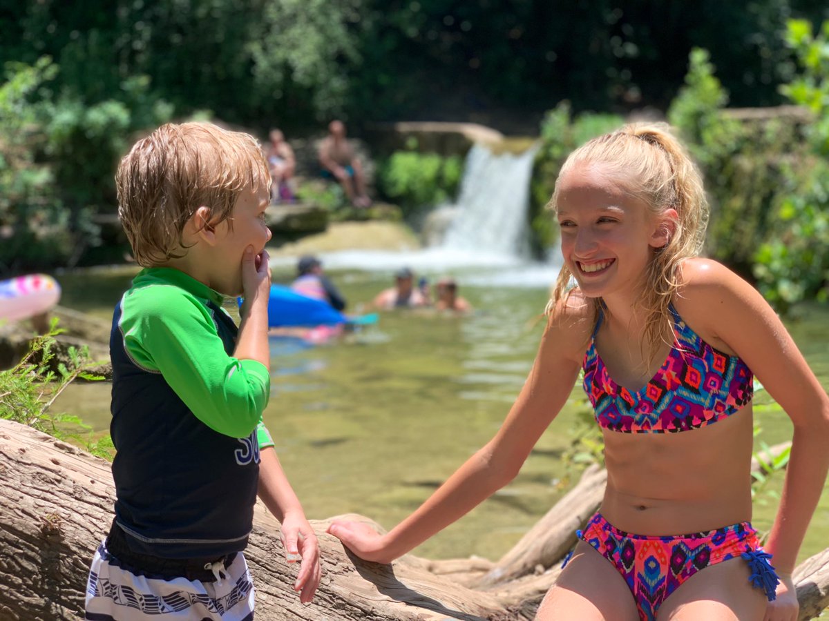 mamaMal3's tweet photo. Sunshine, lots of water and being with friends who are more like family = Madiyn living her best life. #Framily #austin2019 #goodtimesgreatfriends https://t.co/gfT8CliDrC