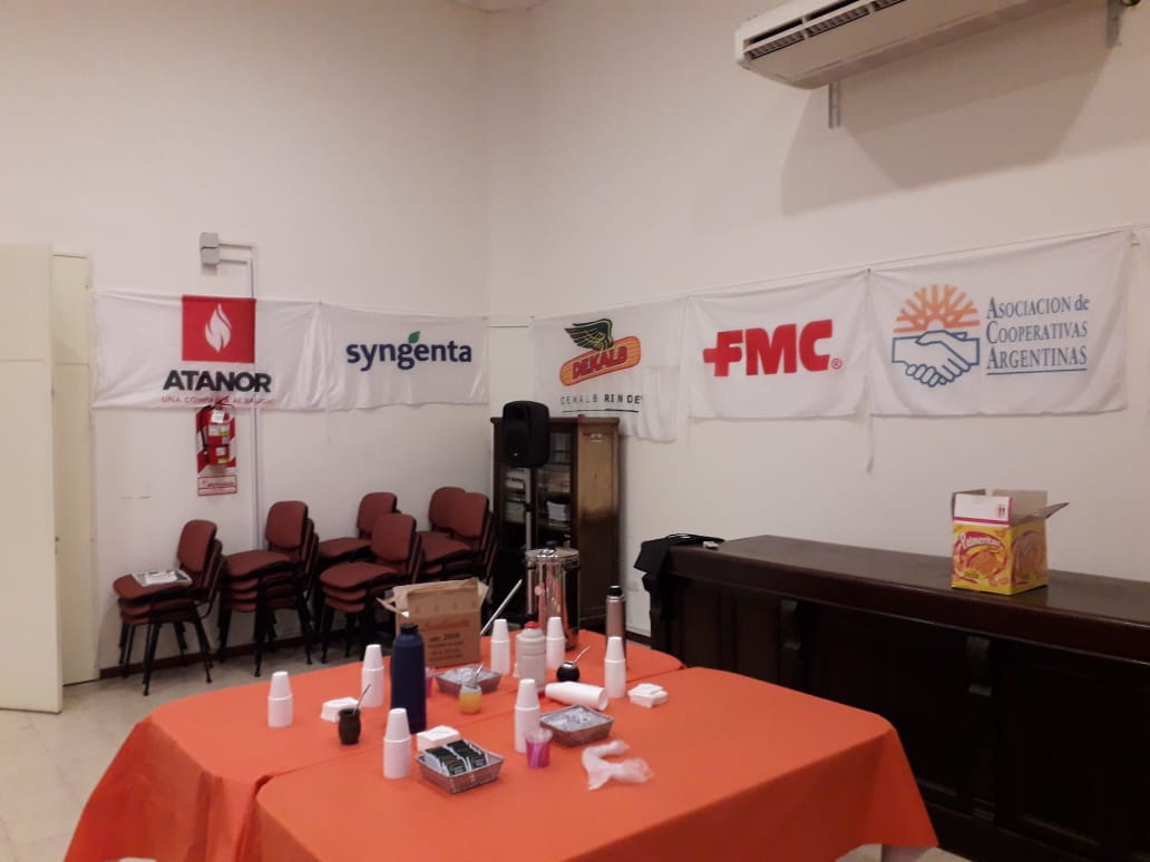 Aianba_org's tweet photo. ¡¡¡Exitosa jornada para comenzar este jueves!!!
Curso de Aplicación de Fitosanitarios para Asesores @marianoluna79 #Agro #Socios #Sponsors #INTA
#ACA #BAYER #CORTEVA #DEKALB #BASF #BIOFUSIÓN #ALBOUGH #PROFERTIL #RIZOBACTER #SYNGENTA #LIGIER #REDSURCOS #FMC https://t.co/zFdEDIbqwt