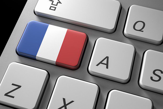 itlocal2's tweet photo. « Où » est un mot important qui s'utilise souvent. Alors, est-ce vraiment une surprise qu’une lettre spéciale soit conçue à cet effet ? La lettre « ù » a même sa propre touche sur le clavier français. #motdujour #localization #itlocal #itlocalization https://t.co/j1gBvOp8JW