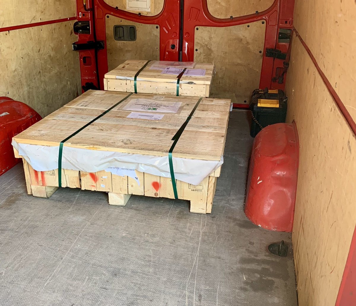 MiroLogistics's tweet photo. Fragile goods? Urgent delivery required? Your transport provider failed you? Your driver called in sick in the morning? Give us a call and we’ll sort it for you

#couriers #samedaydelivery #storageanddistribution #samedaycouriers #fragilegoods https://t.co/JfjMvHr0jW