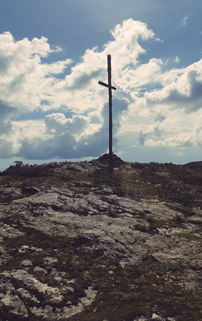 Waiting for the sunset from the top of Koisungur Hill