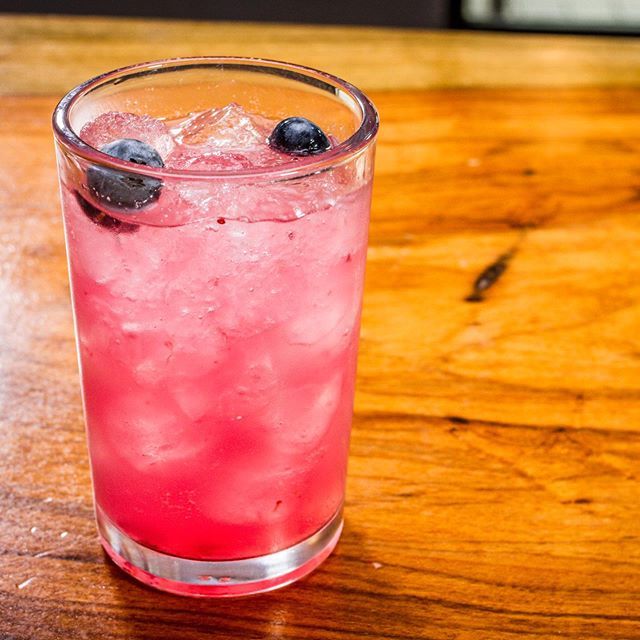 GrayzeOnGrayson's tweet photo. Pink drinks are the best drinks. Happy Hour has never looked better!⠀
⠀
#Grayze #grayzeongrayson #snack #yum #sa #saeats #safoodie #sayum #foodfeed #sanantonio #sanantoniofoodie #foodie #foodstagram #foods #grazygolf #foodiegram #food #eeeeeats #eastgrayson #neighborhoodrest… https://t.co/1SQPRBw98V