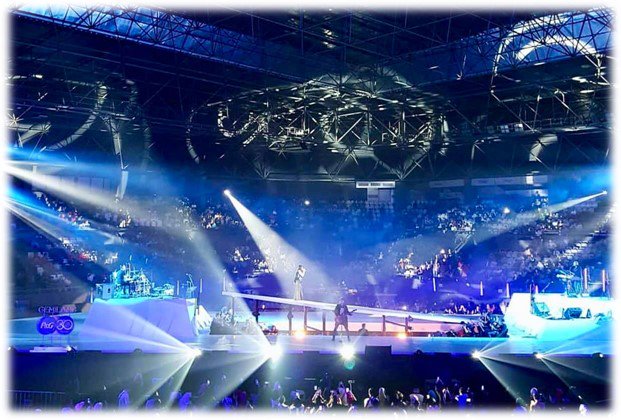WORLDMUSICAWARD's tweet photo. Indonesian Superstar #Anguun's Mega Concert In #Jakarta Raises Over US$200.000 For Child Disaster Victims In Indonesia!👏👩‍🎤👑🎤🇮🇩2⃣0⃣0⃣💰🧒👧
@Anggun_Cipta
https://t.co/BoVaKz9kZ3 https://t.co/VyEnPtCNaA