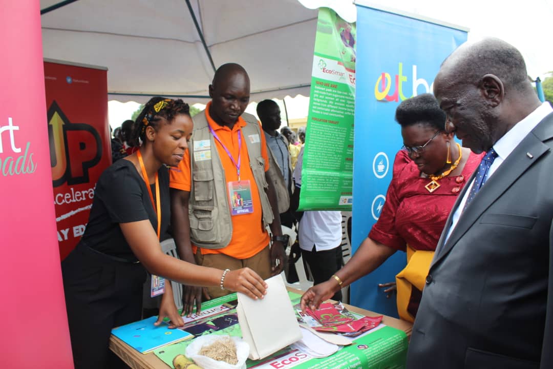 UpAccelerate's tweet photo. #EcoSmartPads, and #UpAccelerate alumni demonstrating to the Vice President , Edward Ssekandi, how they produce pads from sugarcane husks. CX @UNFPAUganda @reachahand @OutboxHub https://t.co/2u3G6wC8xC