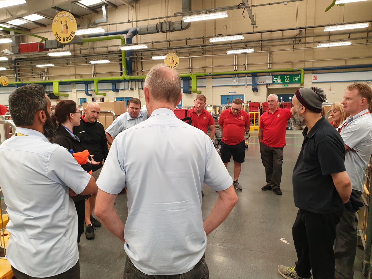 ElliLong7's tweet photo. Great morning visiting #TheCWU members in Preston Mail Centre. Thank you to the branch and @lennycrook for arranging the visit 😊🗳💪
#VoteElli https://t.co/2UHsIWBf6a