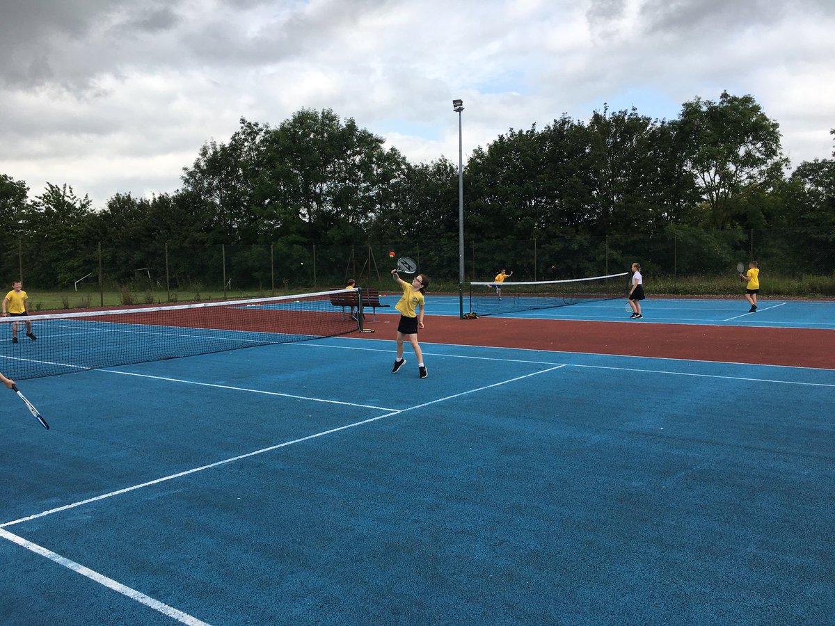 LewerMrs's tweet photo. Year 5 visit the Hutton Cranswick SRA to use the courts 🎾 We had a great time 😊 Get into tennis! @HuttonCran @Wimbledon @JudyMurrayFdn https://t.co/2OL6Cp0hDw