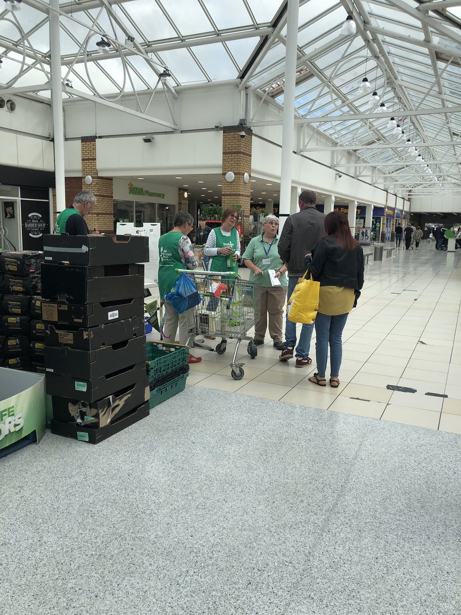 Amazing to see how generous our community is! All of these donations will positively affect many families and individuals across South Liverpool. It’s also been a pleasure to have <a href="/S_Liv_Foodbank/">SouthLivFoodbank</a> in collecting donations 💚 #FightHungerCreateChange #AsdaHuntsCross