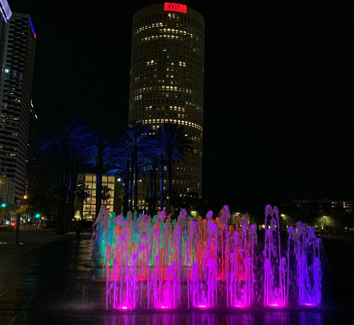 GoRunningTampa's tweet photo. Late night walk... #curtishixon #downtowntampa https://t.co/Nt76wmp2tG