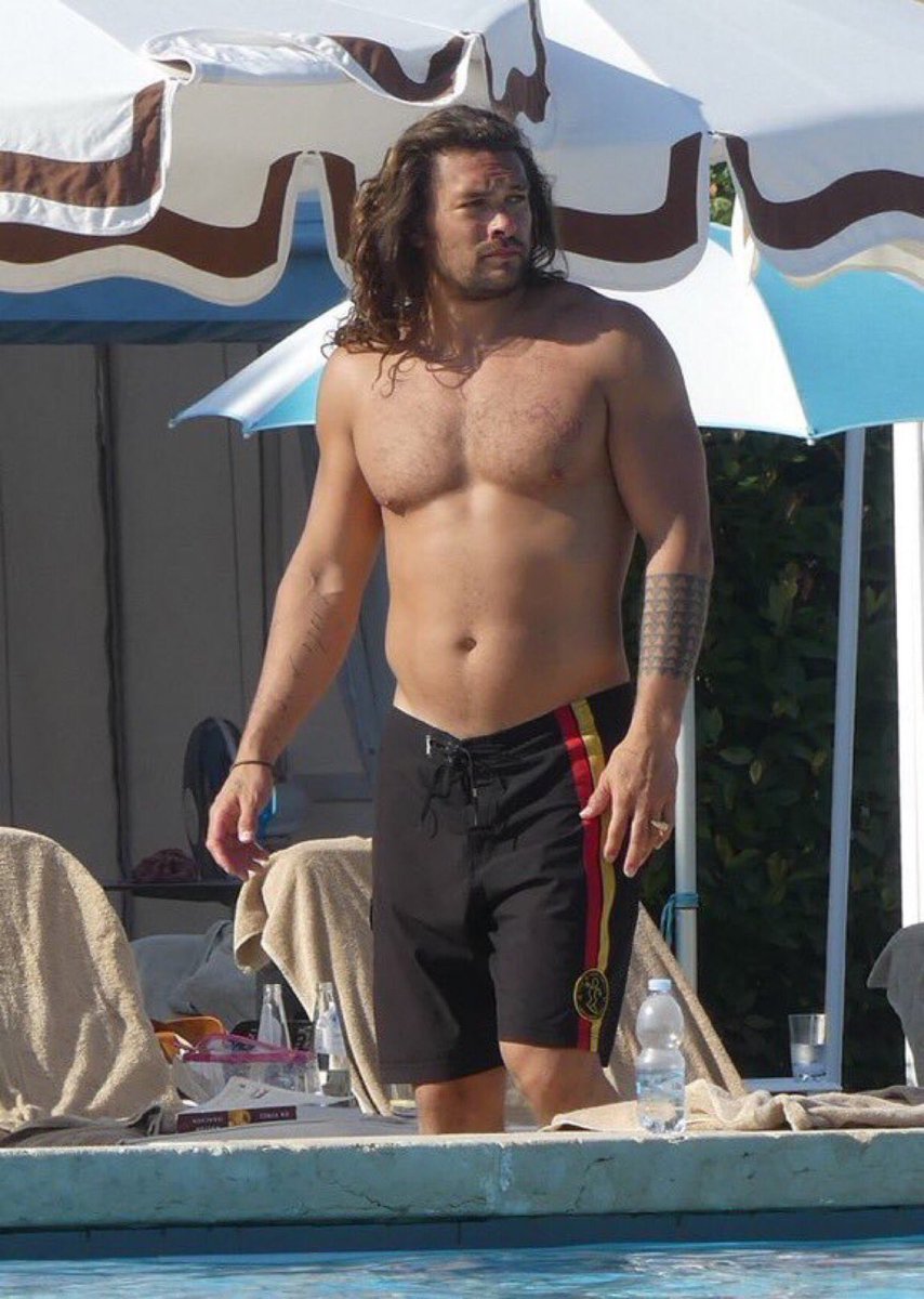RickyGlore's tweet photo. #JasonMomoa ‘s #DadBod
vs
#EveryoneElses https://t.co/0YHsFOykLG