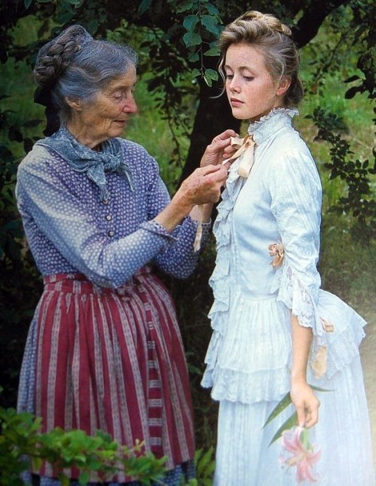 kathrynsbeal's tweet photo. “Why do women want to dress like men when they’re fortunate enough to be women? Why lose femininity, which is one of our greatest charms? [...] I’m very fond of men. I think they are wonderful creatures. I love them dearly. But I don’t want to look like one.” 
― Tasha Tudor https://t.co/G9y41hIj63