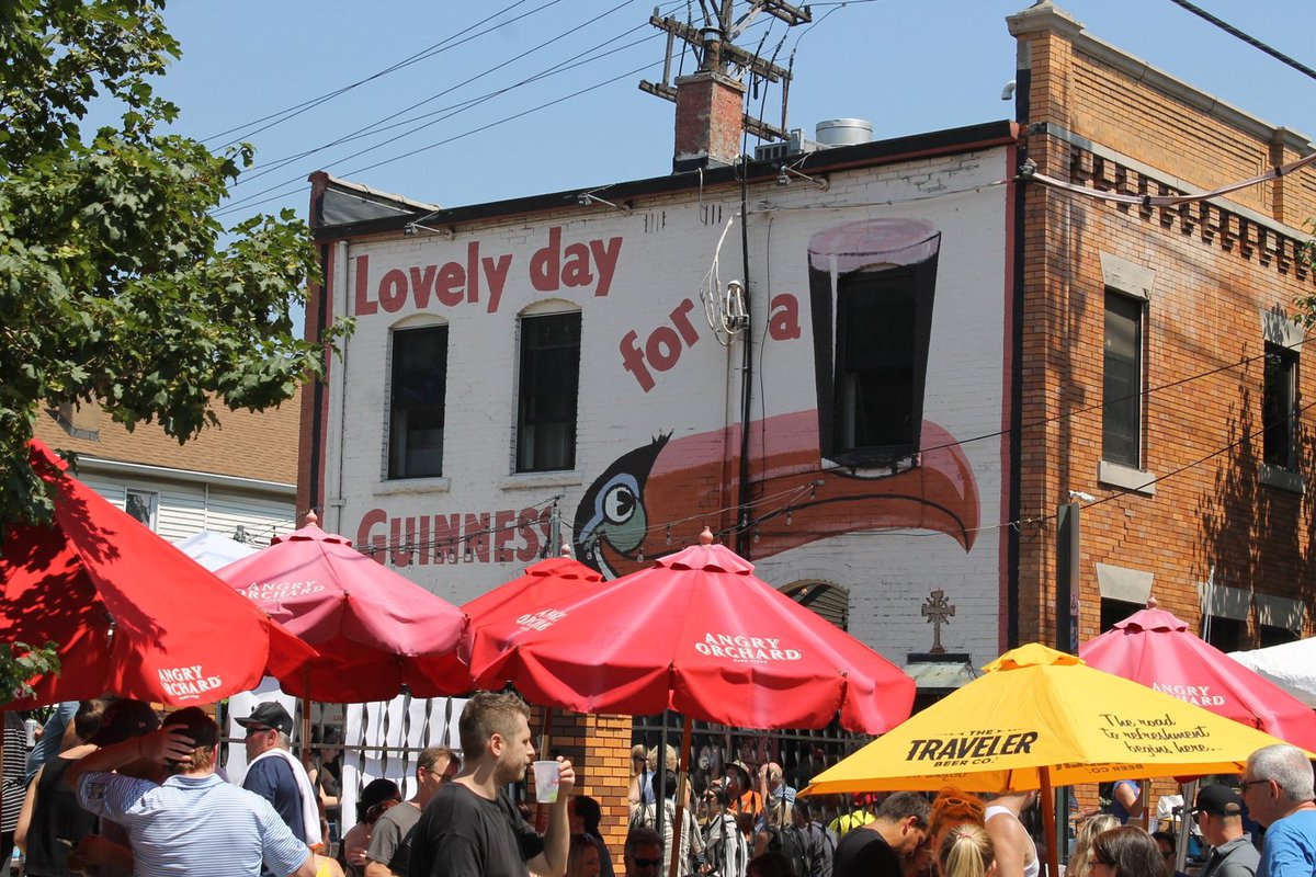 Walkabout Tremont on the second Friday of every month = extended hours at galleries and shops, bar/restaurant specials, street performers, pop-up art, and more!  bddy.me/2XGF1Ec #ThisisCLE #Tremont