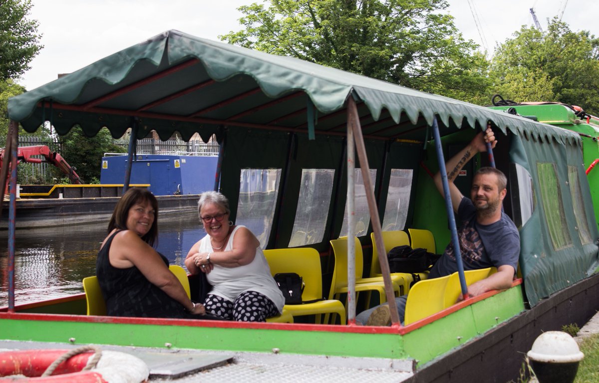 FrogmoreMill's tweet photo. We had a wonderful staff outing on the boat yesterday, heading up to Bourne End for some lunch and back on the #grandunioncanal, and thankfully the weather was fantastic!
#canalboat #boating #enjoydacorum #visithertsuk #frogmorepapermill https://t.co/XO10GYpQOD