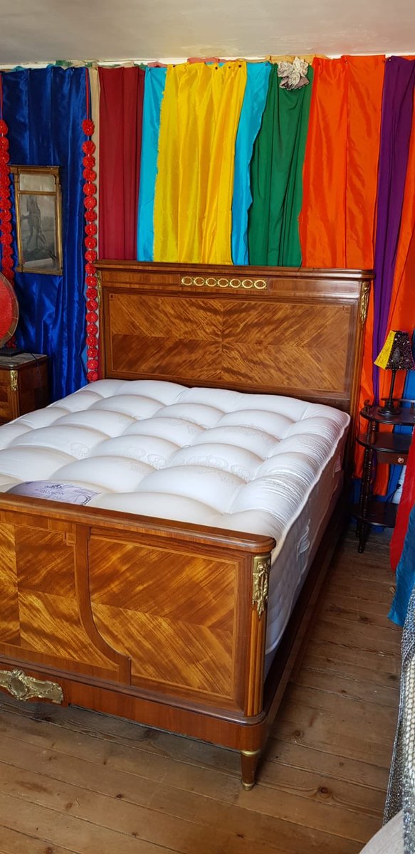 Another beautiful mattress delivered to France today to a very colourful bedroom indeed!
