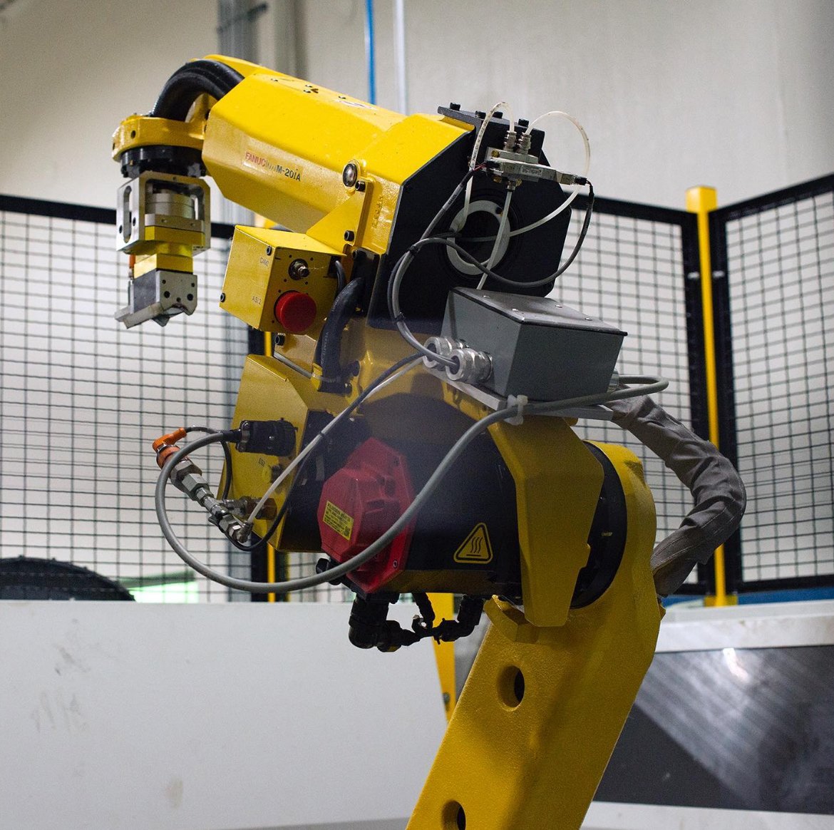 DRGManufacturin's tweet photo. #drg has quite a few robots in the shop. This is our automated drilling and reaming cell. He’s named after a famous robot. Can you guess which one?
🤖⚙️🔩
#drgmanufacturing #manufacture #manufacturing #automation #robots #robotics #metalworking #metal #machineshop #engineering https://t.co/NYWVChUNuR