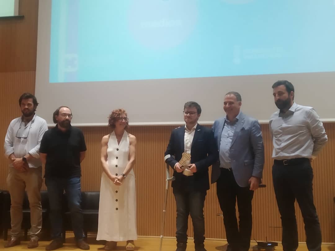 vlciconnect's tweet photo. 🔊Esta mañana hemos estado en la @UPV para el #SMS (Startups+Media+SpinOff) de @IDEASUPV , un encuentro entre medios de comunicación 🎙️ y #startups🚀 con un trofeo de #Pitches🏆 en el que #Stratolloon se ha hecho con el galardón 🏆🏆 https://t.co/PRsrGSvtso