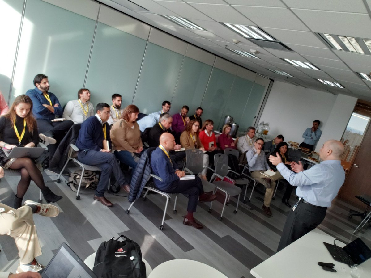 bonatincho's tweet photo. Solution selling excellence midrange storage para ventas de nuestros canales foco @YamiladlFuente @Matias cascante @marrocotopo https://t.co/IAHtFYMIbG