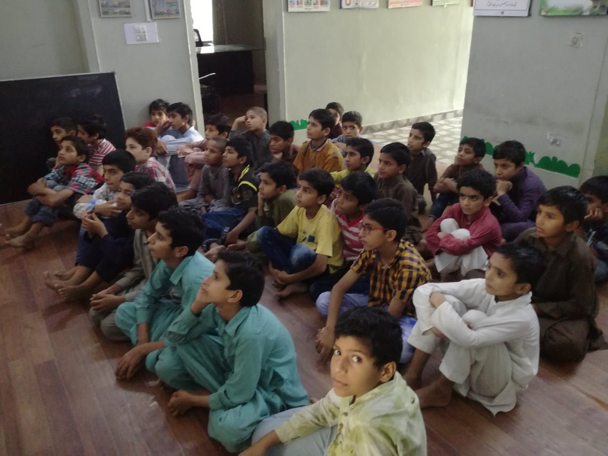 LahoreRotaract's tweet photo. First session of 2019-20
On #heat_stroke
A remarkable day at zaawiya trust school students with our speaker Ms. Fareeha ✨🍃
#warmup
#presentation
#question_answers

#peopleofaction
#jurogaytojanogay https://t.co/710IwDbCTa