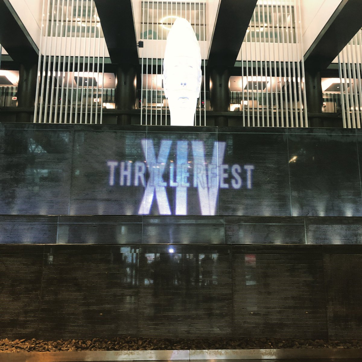 tomcolgan14's tweet photo. Nothing quite says Thrillerfest like the big Easter Island head...unless it’s the words “Thrillerfest.” #ThrillerFest19 https://t.co/ksmClGLxkF