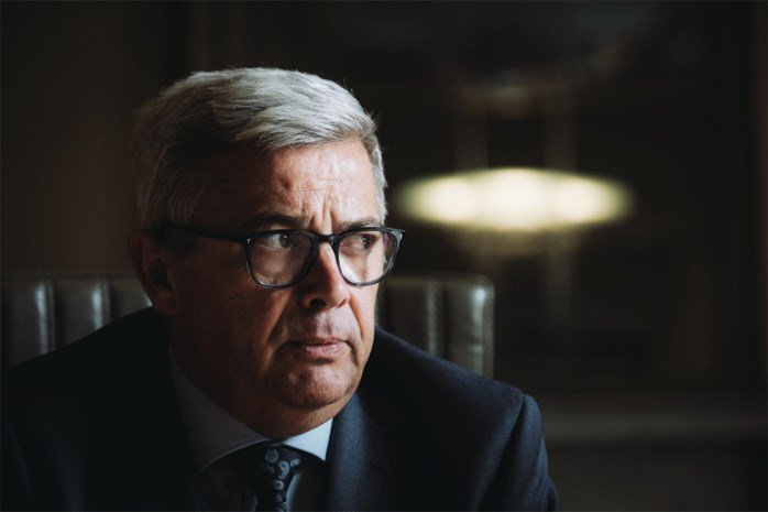MarcFJGoris's tweet photo. Eerst betaalde hij haar 300 euro per uur. Nu kost ze hem 15.000 euro per maand gedurende 5 jaar.
Da's duur vogelen, zeg ik. @krisvandijck1 @de_NVA #EscortLynn #NVA #KrisVanDijck #Pmagazine https://t.co/NnMZFYVP77