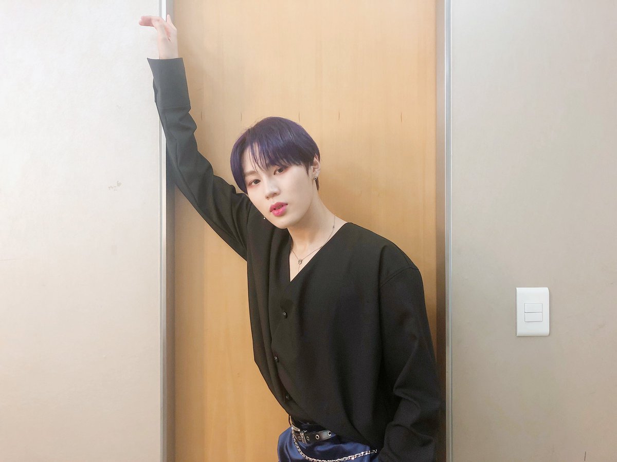 [☁]

BXXX의 시작을 함께 해준 하늘 여러분 고마워요💜💙💛 새벽부터 밤까지 고생했어요😭 내일 만나요👋

#하성운 #HASUNGWOON