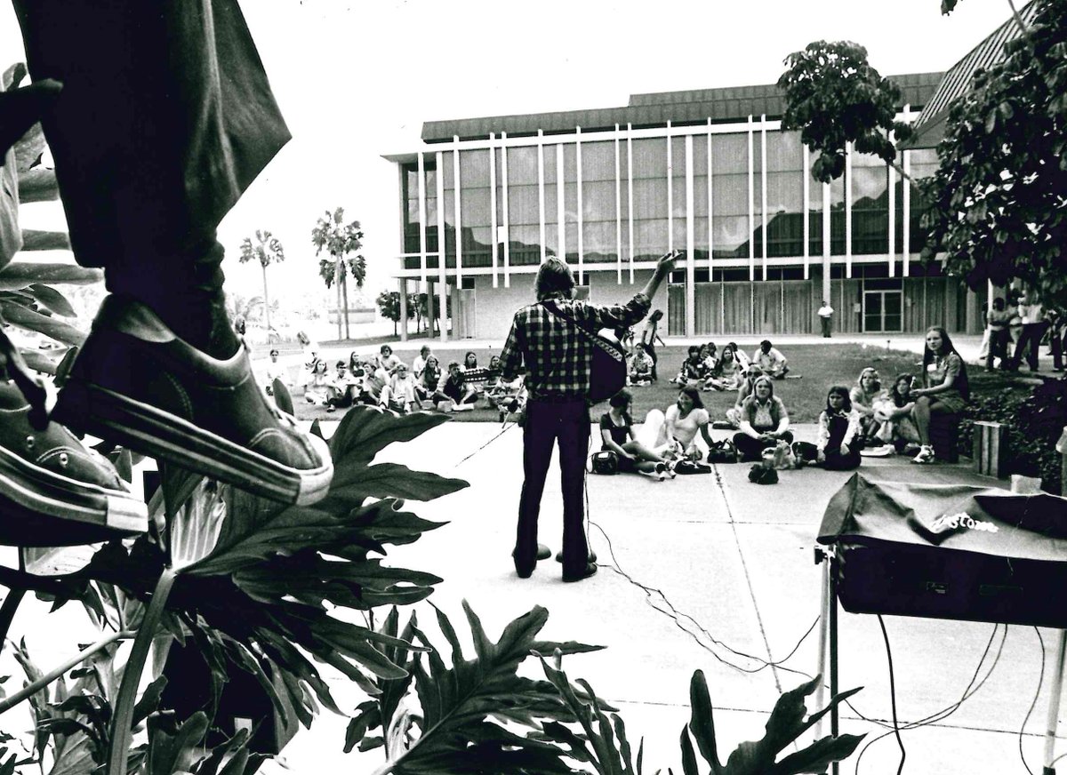 FSWCollege's tweet photo. #ThrowbackThursday An outdoor performance next to the Rush Library. 🎸Are you an #FSWAlumni with pictures from back in the day? Tag us in them. #FortMyers https://t.co/FNyZtuXLFr