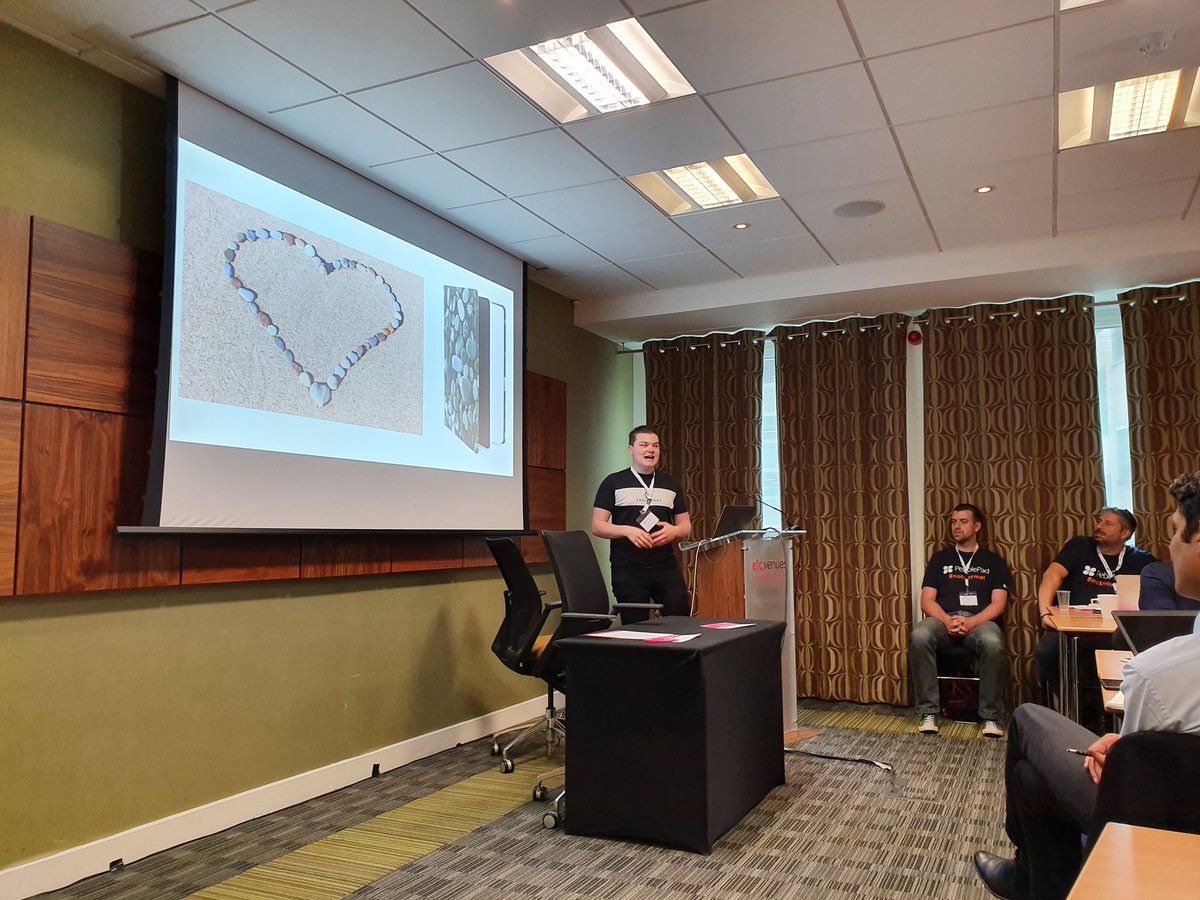 Digital Champion Ed Hewes <a href="/DerbyUni/">University of Derby</a> spreads the message of #PebblePad love