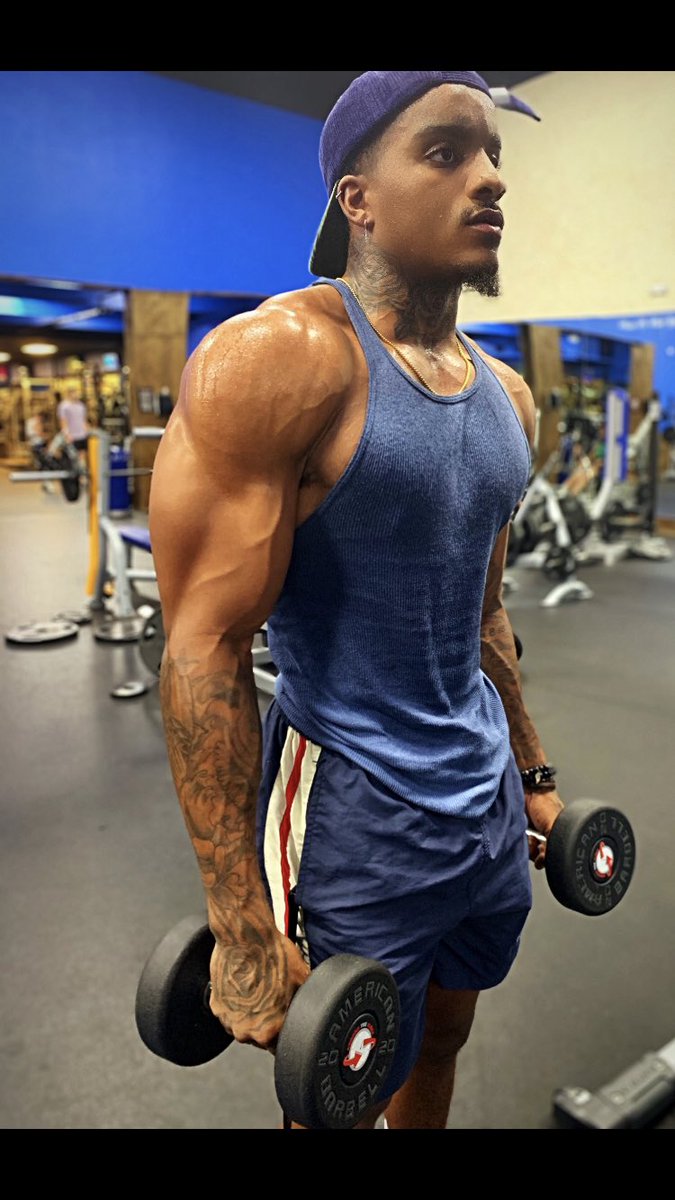 Daemar13's tweet photo. Gotta show up &amp; clock in everyday no matter what 🧭💪🏽 https://t.co/GFvo13JdN2