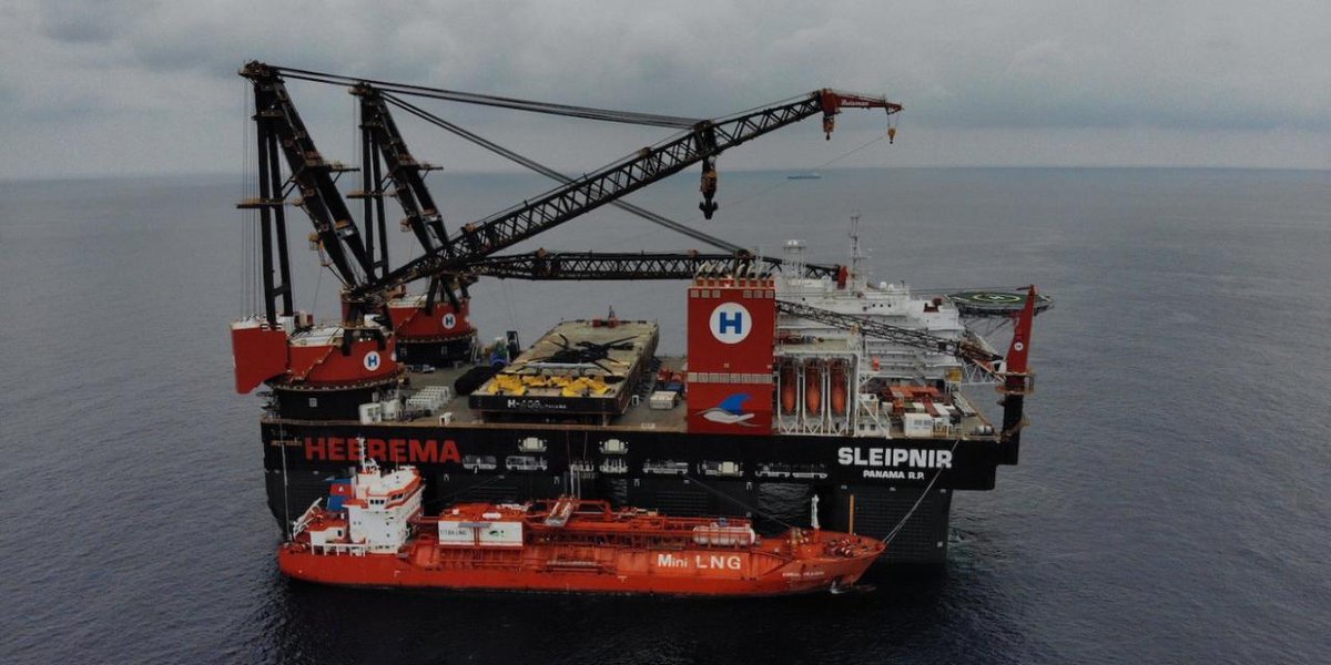 safety4sea's tweet photo. World’s largest crane vessel conducts record LNG bunkering
#cranes, #LNG, #bunkering, #ShiptoShiptransfer
https://t.co/idUfYjbuEN https://t.co/ZkMhoJQzxC