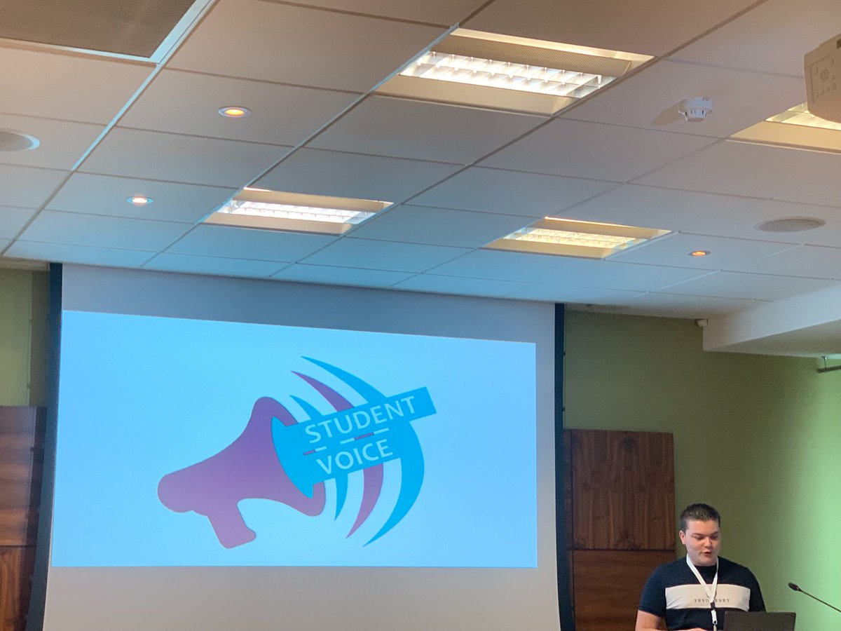 As usual great student presentations <a href="/EviePoole_/">Evie Poole</a> and Ed Hewes from <a href="/DerbyUni/">University of Derby</a> at #PebblePad Bash