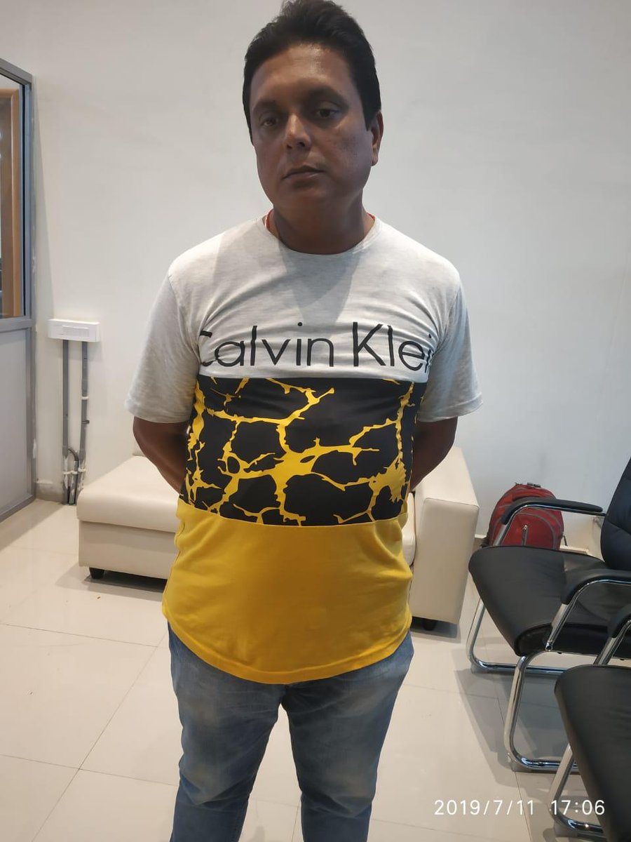MalkajgiriCop's tweet photo. Under the Supervision of #CP Rachakonda, #SOT_Malkajgiri team along with #local_police #nabbed most wanted #interstate_criminal soumen banerjee & seized fake id/aadhar/stamps/ educational certificates & Rs.1 lakh from his possession.
@TelanganaDGP @hydcitypolice @cyberabadpolice https://t.co/S4A6n2Kye2
