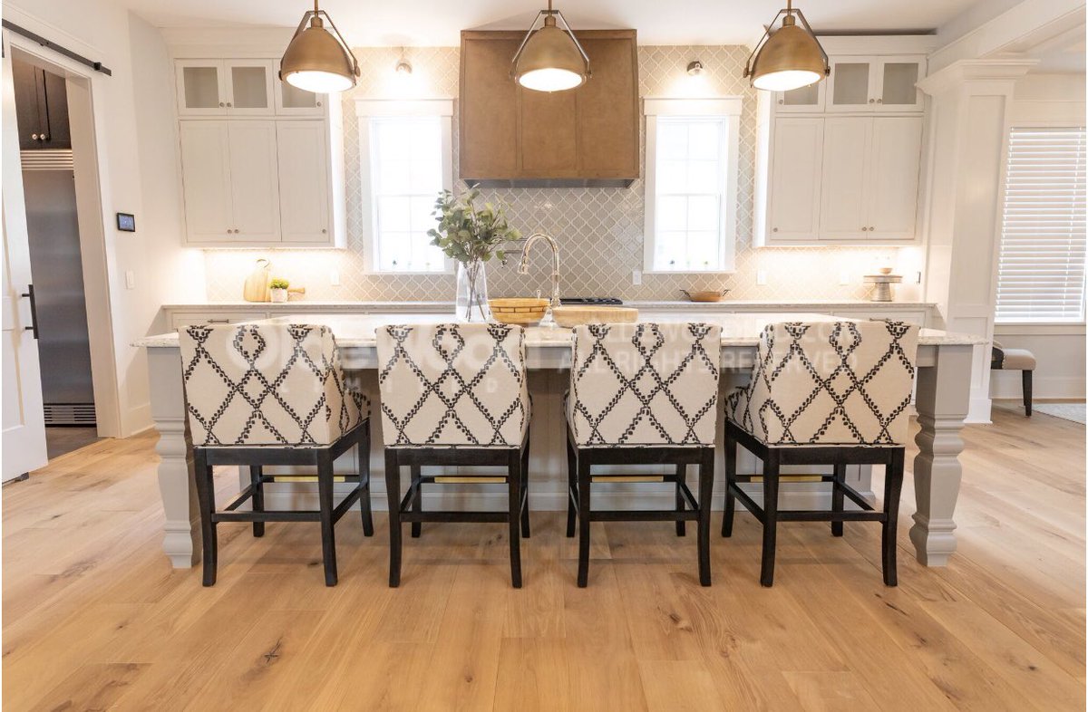oldewoodlimited's tweet photo. #ThursdayMotivation 
Kitchen Goals! Our Natural Finish Inspiration Collection Floors bring this kitchen to life! #hardwoodfloors #customhomes https://t.co/h2Np89XwCR https://t.co/gb9wzZeYU7