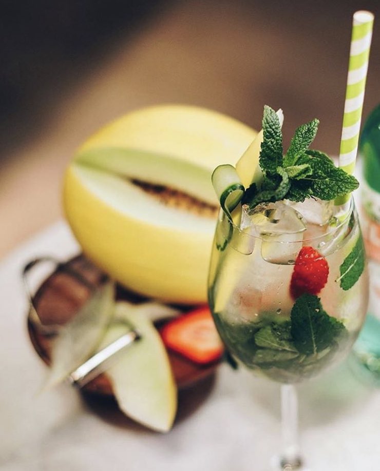 It’s sunny. It’s Thursday. No other excuse for a refreshing cocktail needed. Thanks for capturing the moment @melonade_aperitif 🍹