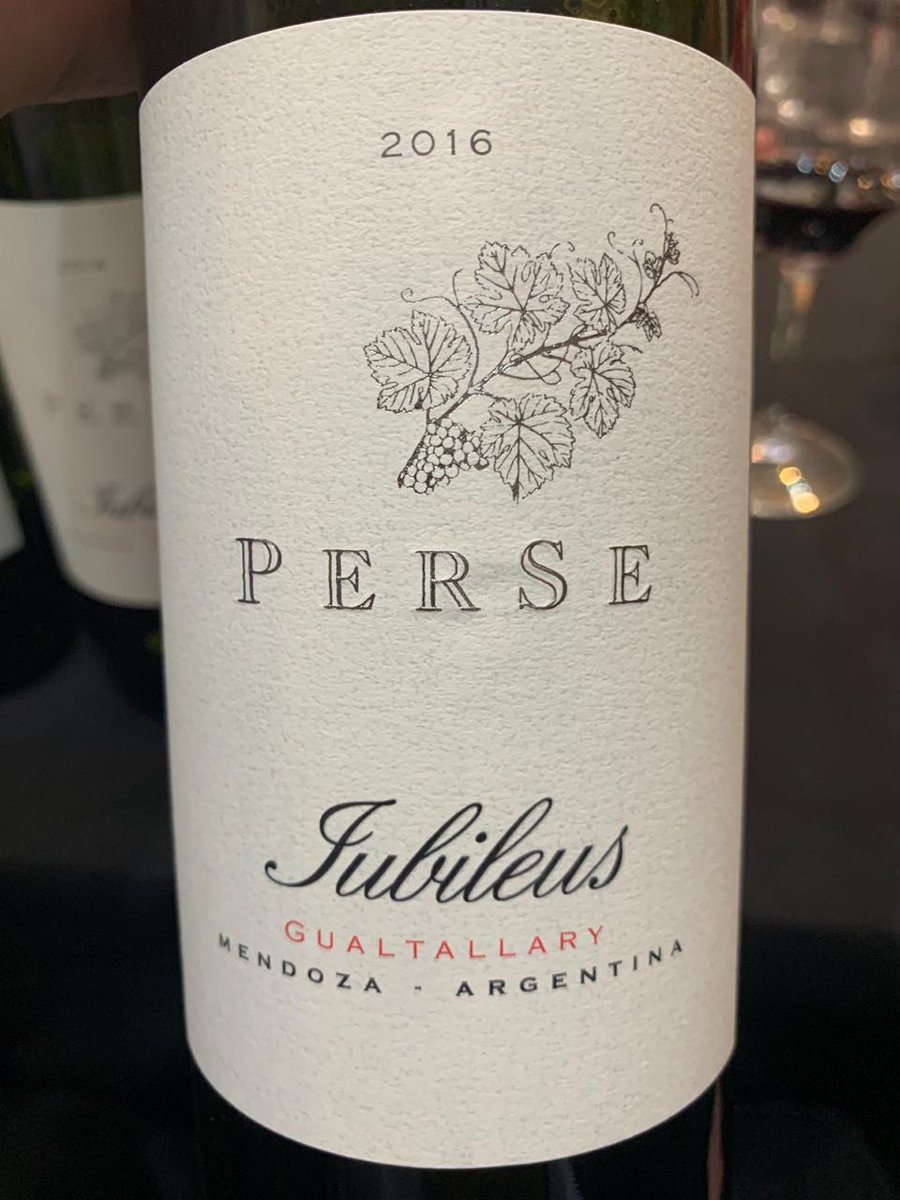 Recién ayer me vengo a enterar que es Iubileus y no Jubileus como siempre le dije 🤦‍♂️
Lo que sigue siendo igual es el tremendo vino que está detrás de la etiqueta.