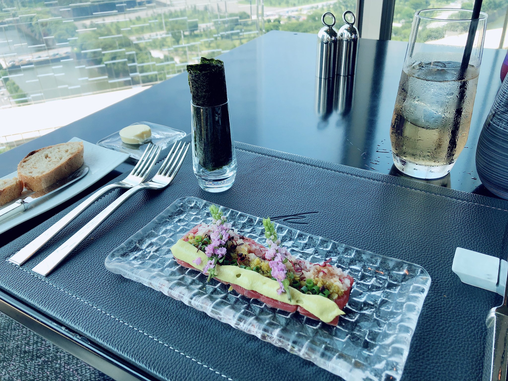 Uzivatel 旅食フロンティア Na Twitteru ペニンシュラ東京にあるレストラン ピーターでランチ 店内オシャレだしお料理は綺麗で美味しい 優雅なランチを過ごせました ペニンシュラ東京 Peter ピーター 東京ランチ オシャレランチ Tokyolunch 東京グルメ