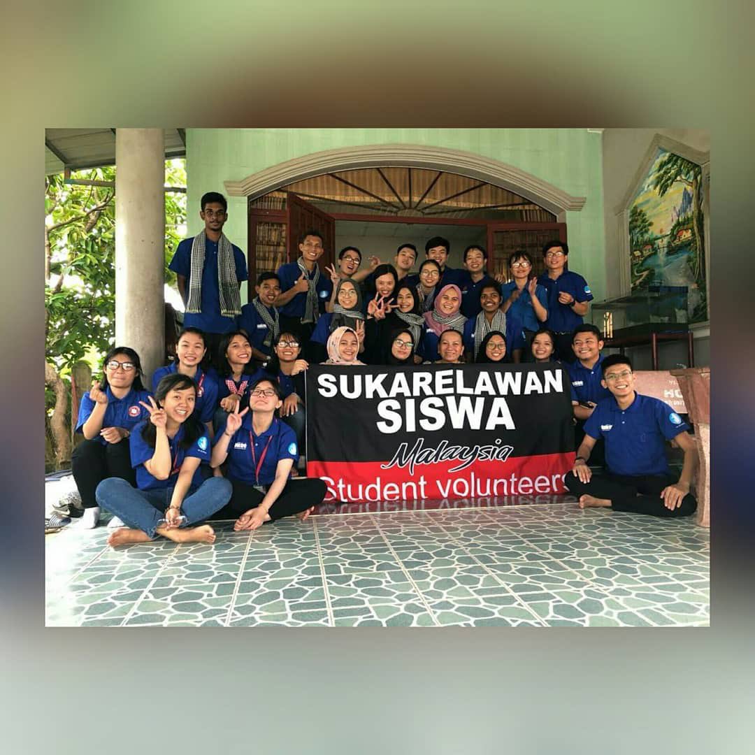 AreFieq_AreRiff's tweet image. Ma Lac House? Kirim Salam Kat Aunty, Rindu nk jumpe . da usha2 lum Kitorg nyer jalan 150 meter yg En. Runiy Sebut2 tu. #GSVC2018 . kitorg ade bgi last gift dekat Ma Lac . A picture of all of us . Hadam report 30 hari 🤣