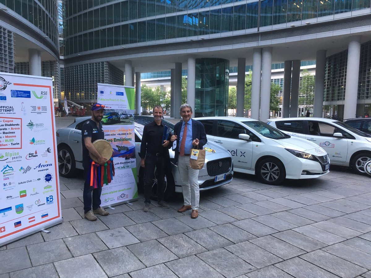 Grazie a Regione Lombardia per averci accolto come solo Milano sa fare #emobility #cognebled
#alpinepearls #apetour