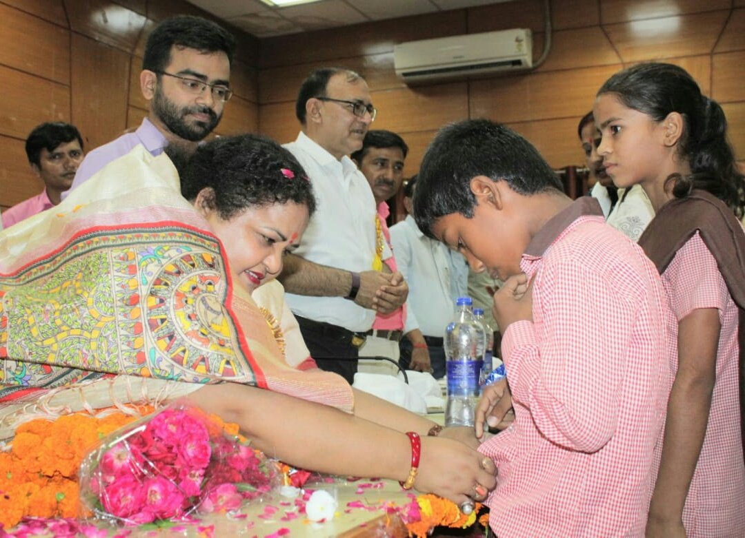 anupmajaisbjp's tweet photo. आज जनपद गोण्डा के ब्लॉक झंझरी में "स्कूल चलो अभियान" के अंतर्गत आयोजित कार्यक्रम में बच्चों को स्कूल ड्रेस एवं पाठ्य पुस्तक वितरित किया । इस अवसर पर परिसर में वृक्षारोपण भी किया ।
#AaoSchoolChaleHum
#TransformingUPBasicEducation https://t.co/9sECPFwLae