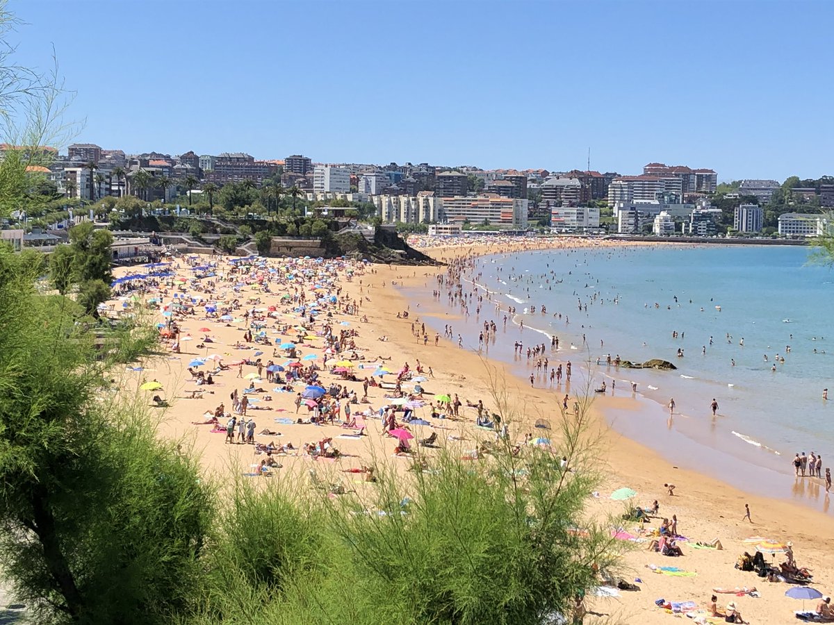 RevillaMiguelA's tweet photo. Playa de #ElSardinero a tope #Santander #Cantabria #CantabriaInfinita https://t.co/EYtfUQIgmq