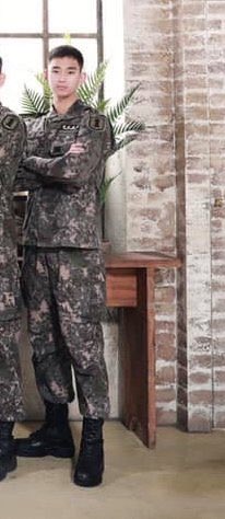 #KimSooHyun #김수현 with his comrades in April 
via Facebook owner