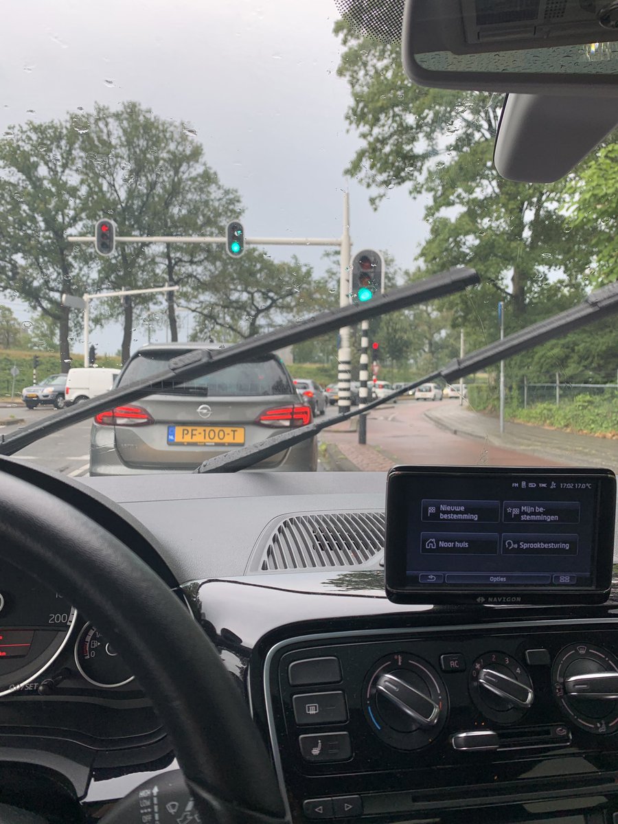 Superrik's tweet photo. @Gem_Enschede echt super boos op jullie... ik kan niet eens normaal bij mijn huis komen... per dag 20-30 minuten langer onderweg... https://t.co/TFJhnYcuGh