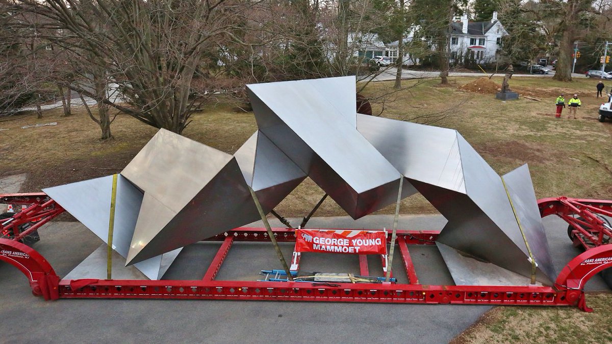 GBCA's tweet photo. On June 12, the @WoodmereArt dedicated White Water, a 19,000 lb., 40-foot-long, 16-foot-high sculpture moved into place by heavy lifting expert George Young @MammoetHolding. #excellenceisbuilding
https://t.co/9FkC8ZZmmL https://t.co/Upri1614iw