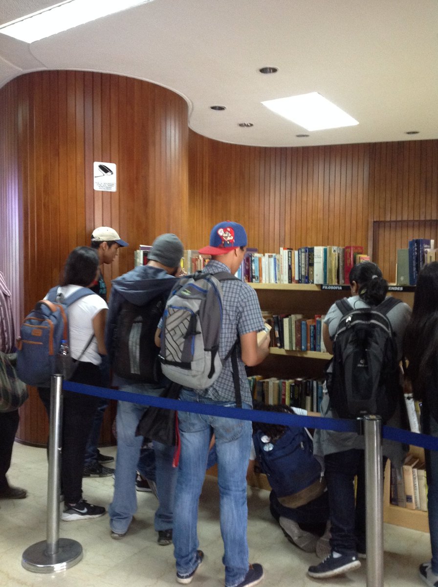 BibCentralUCV's tweet photo. La Biblioteca Central #UCV, Se encuentra realizando  una  jornadas de donación de libros; los día  11 y 12 de julio. 

Por qué "Leer transforma vidas"   La Biblioteca Central UCV,  te dona un libro en el mes de  julio. @SecretariaUCVe @nbiancoucv @GarciaArochaC @UCV_Noticias https://t.co/Z5NlAcyGtQ