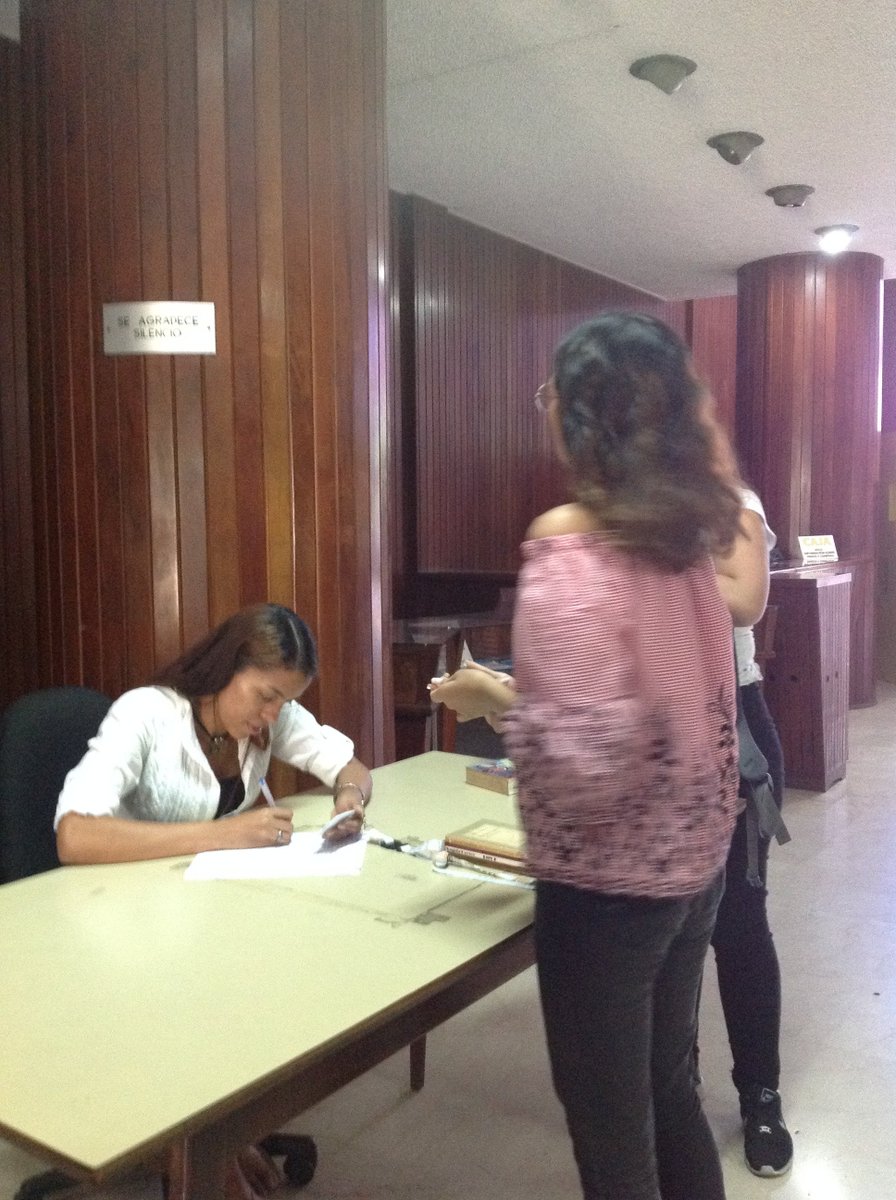 BibCentralUCV's tweet photo. La Biblioteca Central #UCV, Se encuentra realizando  una  jornadas de donación de libros; los día  11 y 12 de julio. 

Por qué "Leer transforma vidas"   La Biblioteca Central UCV,  te dona un libro en el mes de  julio. @SecretariaUCVe @nbiancoucv @GarciaArochaC @UCV_Noticias https://t.co/Z5NlAcyGtQ