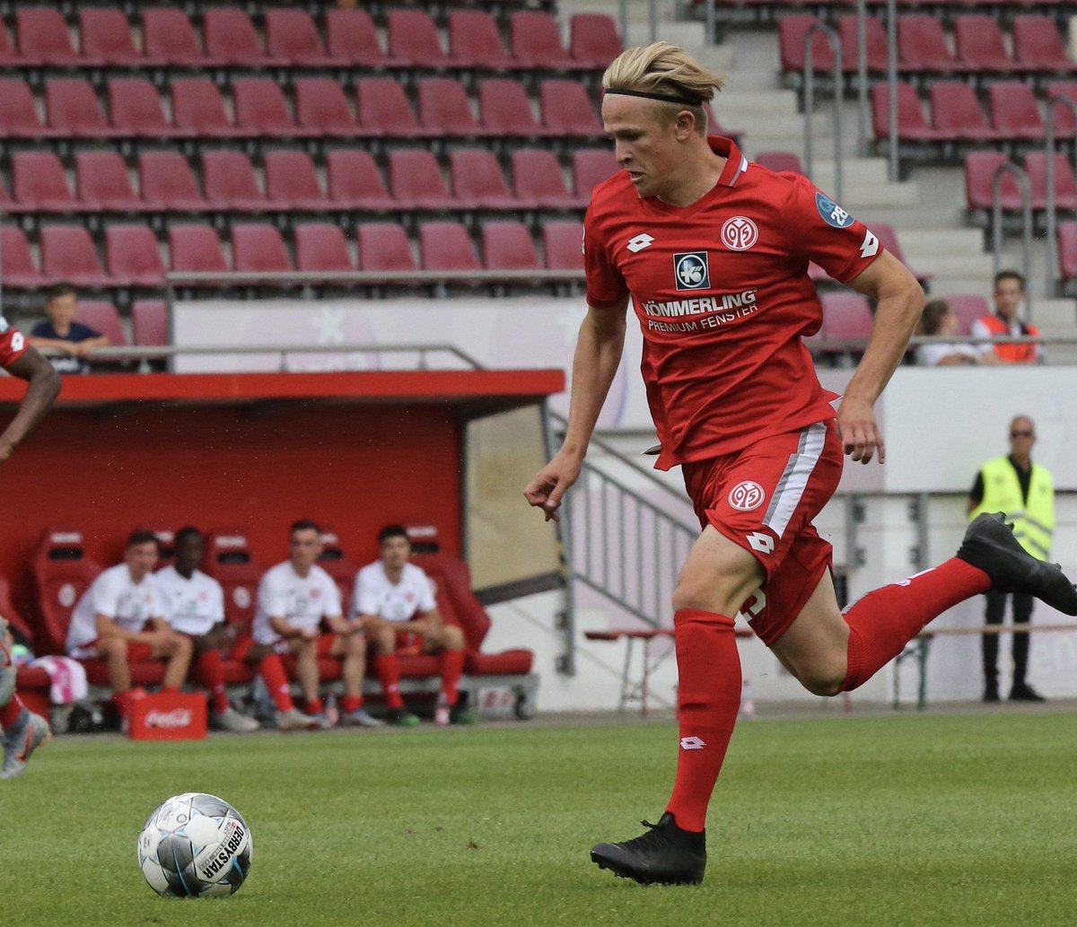 mainz05_es's tweet photo. Hat-trick en el partido de ayer para celebrar su cumpleaños hoy 🎊🎉

¡Feliz cumpleaños, Jonathan Burkardt! 🎂1️⃣9️⃣🎂

#Mainz05 ❤️ https://t.co/uqzdEZAxei