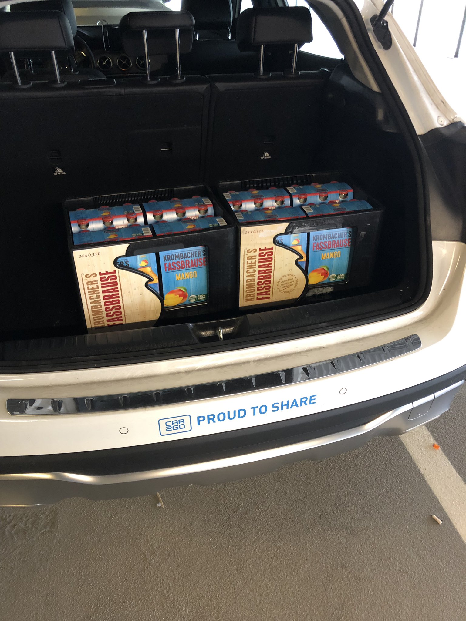 Sven Markschlager Uberraschungspaket Wartet Am Flughafen Koln Car2go Passtleidernichtinshandgepack Krombacher Fassbrause