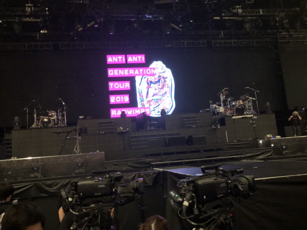 MamiAaabbbaaa's tweet photo. 洋:「他の会場は久々の所もあるけど、大阪は3年連続も来てるもんなぁ」
私:「去年きてないー！」
洋:「あれ？そうだっけ？」
私:「去年は神戸！！神戸ワールド記念ホールだったよ！」
洋:「うわっ。去年神戸か！ごめん。今のなかったことにてwwわすれてー」

ちょっと会話でけた☺️

#RADWIMPS 
#AAGT https://t.co/SyLQPpdUAv