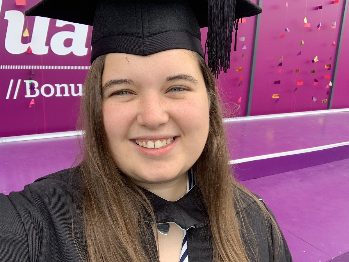 NewtonRosie543's tweet photo. Graduation? Completed it mate ✅ #hulluni @UniOfHull #secondclassupper https://t.co/JG7gjqIM3q